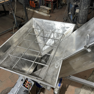 Шнековий гвинтовий конвеєр із нержавіючої сталі в жолобі Ø200 мм L3500